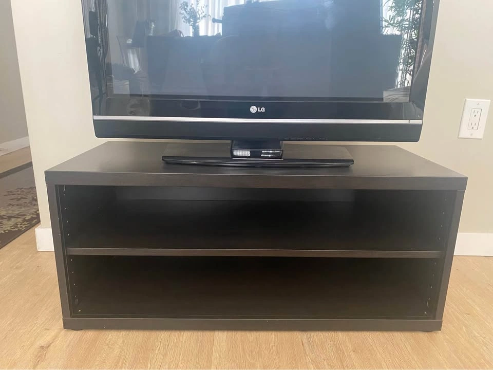 IKEA TV Stand - Excellent Condition - photo 4