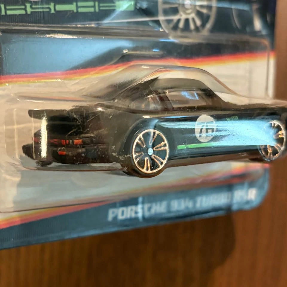Hot Wheels Porsche 934 Turbo RSR - photo 4