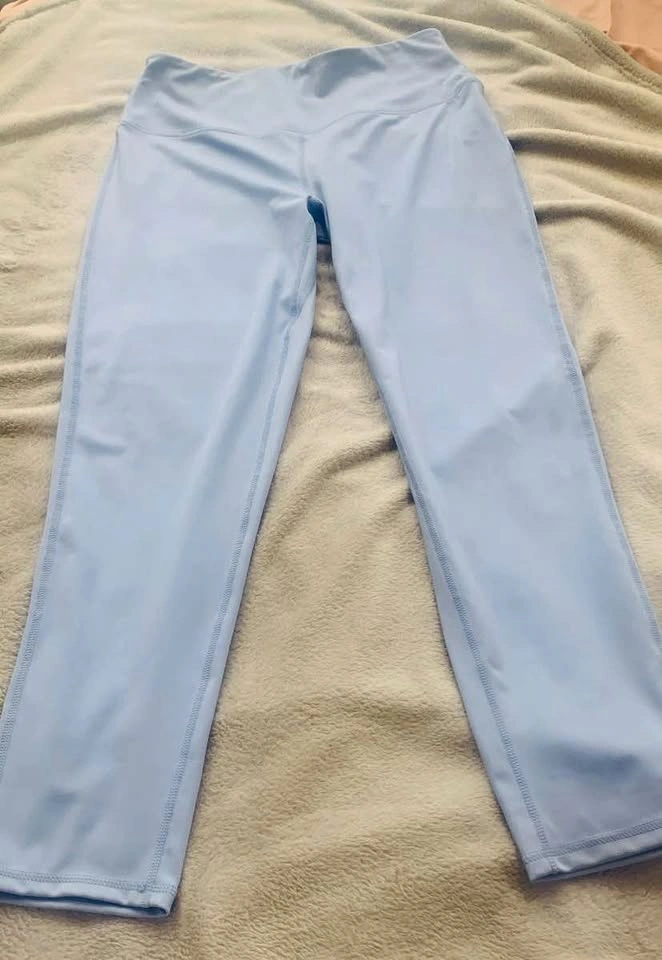 BRAND NEW Forever 21 Active Leggings - Size Large 🩵