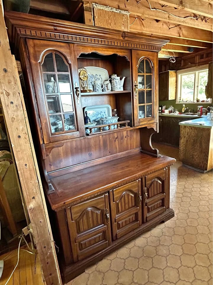 Solid Wood Hutch