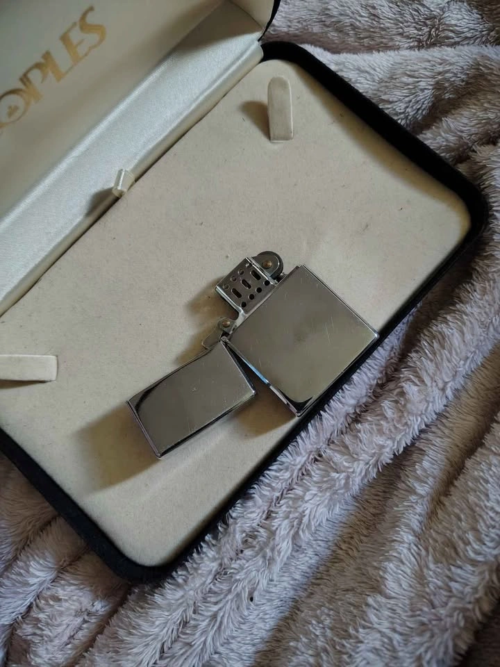 Vintage Chrome Windproof Flip Top Lighter - photo 3