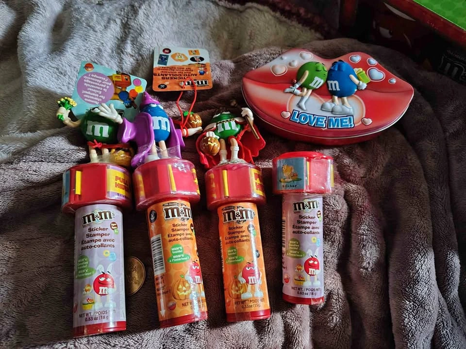 M&M COLLECTORS LOT 4 UNOPEN 1 EMPTY CAN
