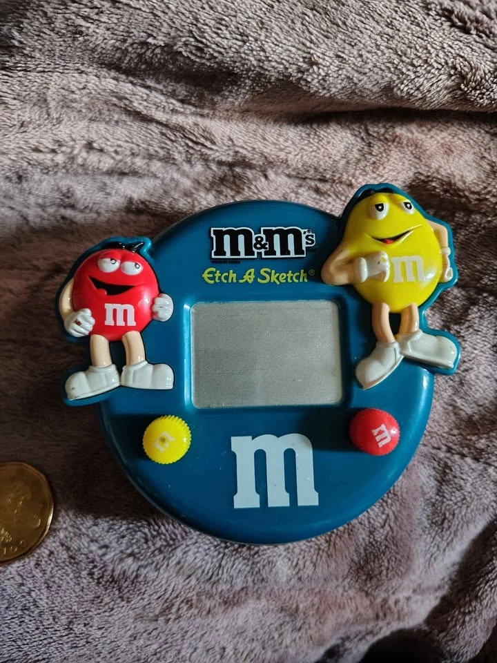 Retired Blue M&M Collector Etch A Sketch Magic Screen (2007) - photo 2