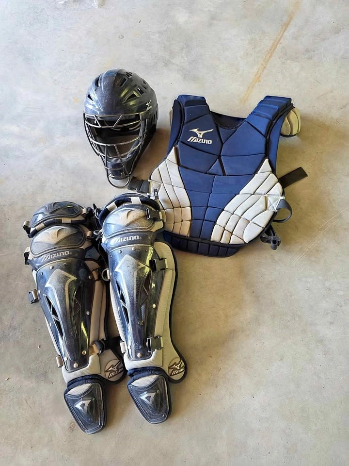 Mizuno Women's Catcher's Gear Set