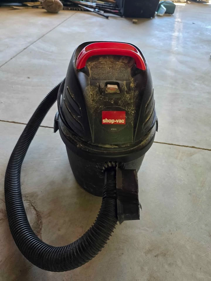 Shop-Vac L250 2.5 Gallon Wet/Dry Vacuum - photo 3