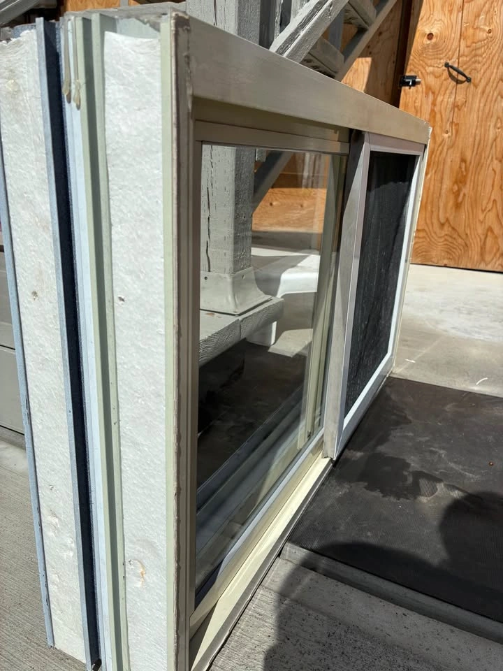 Double-hung window white frame - photo 4