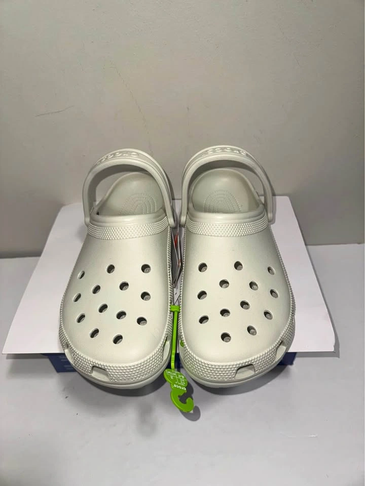New Men Crocs Classic Clogs Size 11 US Firm Price