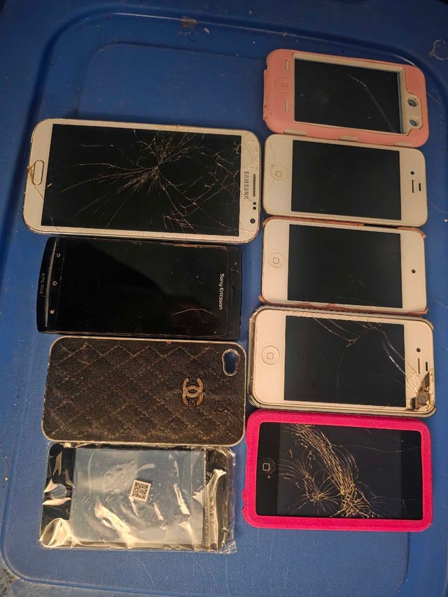 Broken iPhones & Cases - For Repair/Parts - photo 2