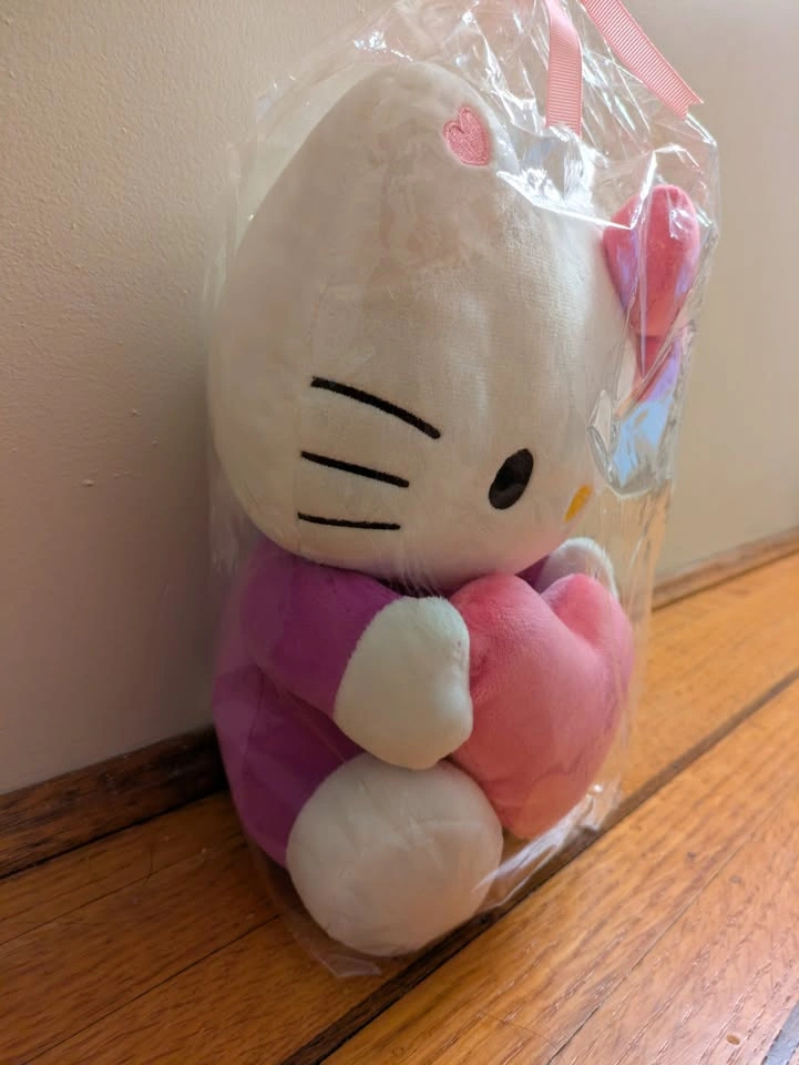 Hello Kitty Heart Plush - photo 4
