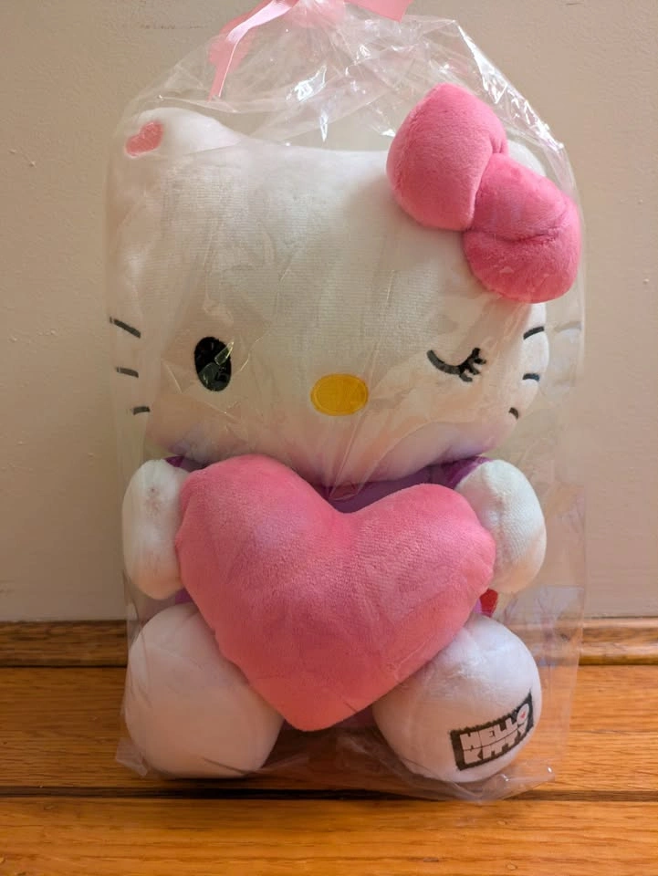 Hello Kitty Heart Plush - photo 5