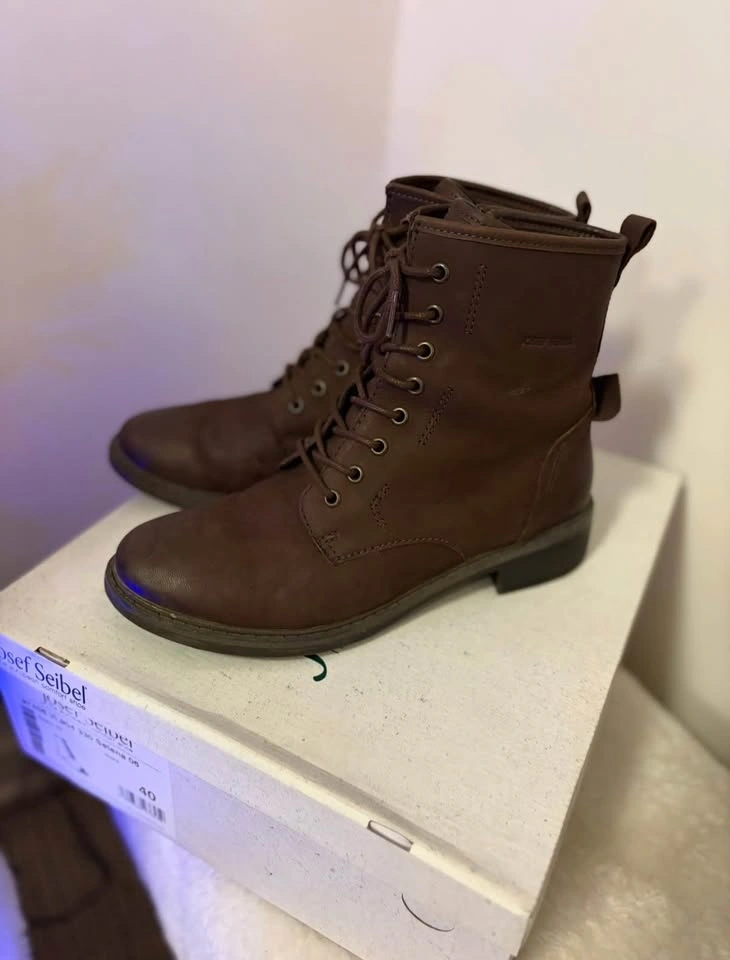 Boots Clear Out - photo 2