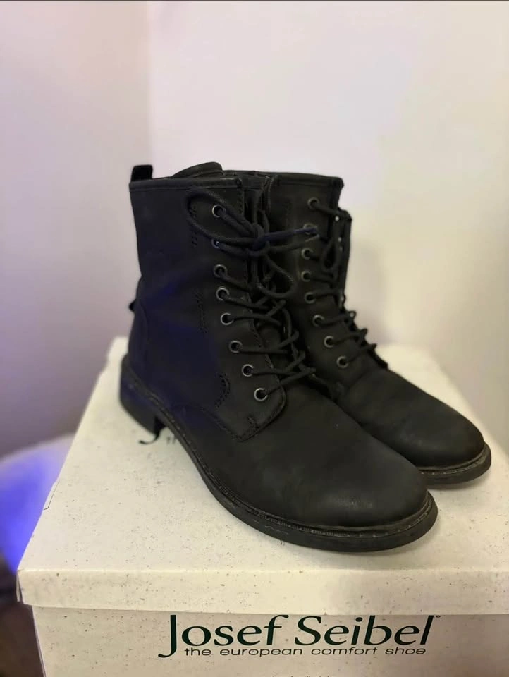 Boots Clear Out - photo 3