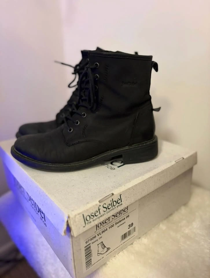 Boots Clear Out - photo 4