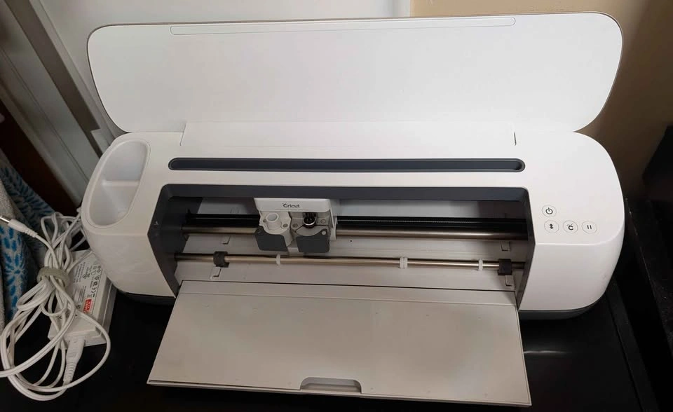 Cricut Maker Machine with Tools and Vinyl - photo 2