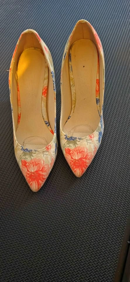 Floral high heel size 8