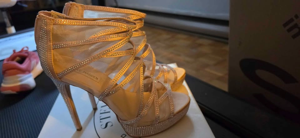 Steve Madden High Heels Size 8 1/2 - photo 2