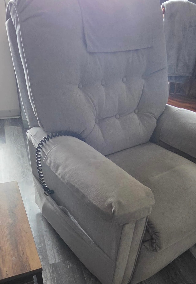 Lift Chair like new - $1700 OBO - photo 3