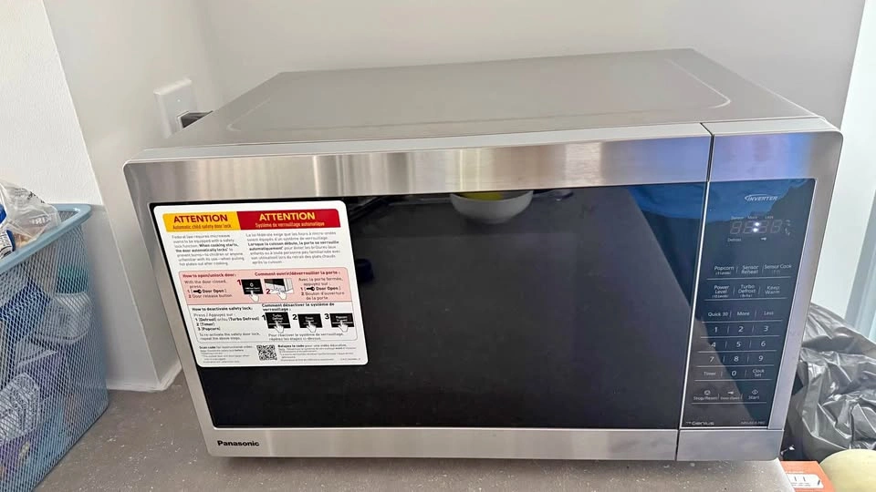LIKE NEW Panasonic Inverter Microwave - Stainless Steel