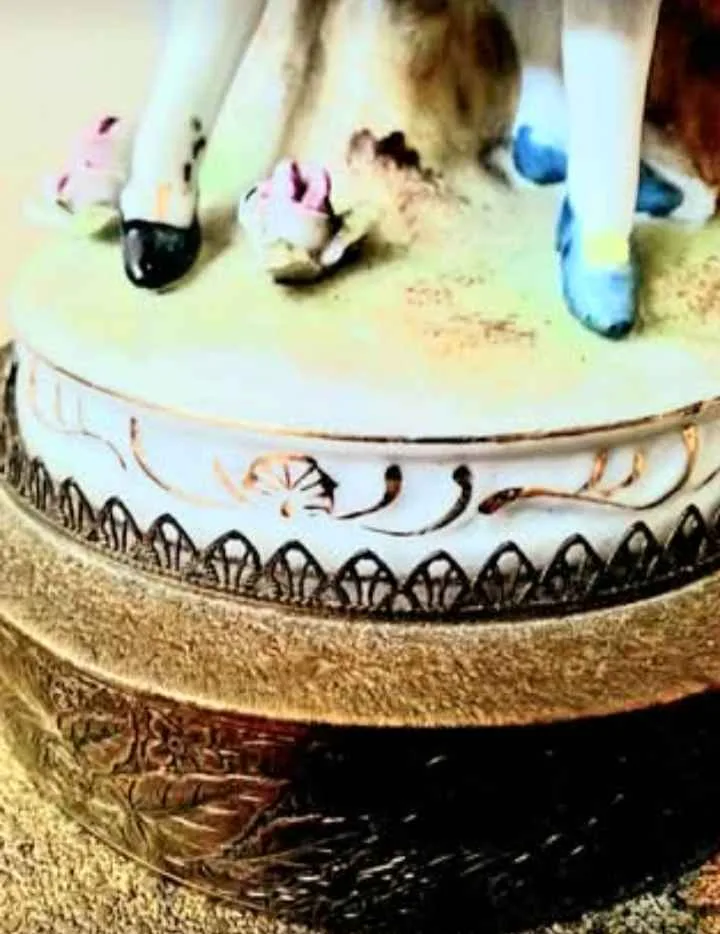 Antique Dresden Table Lamp image indicator(4)