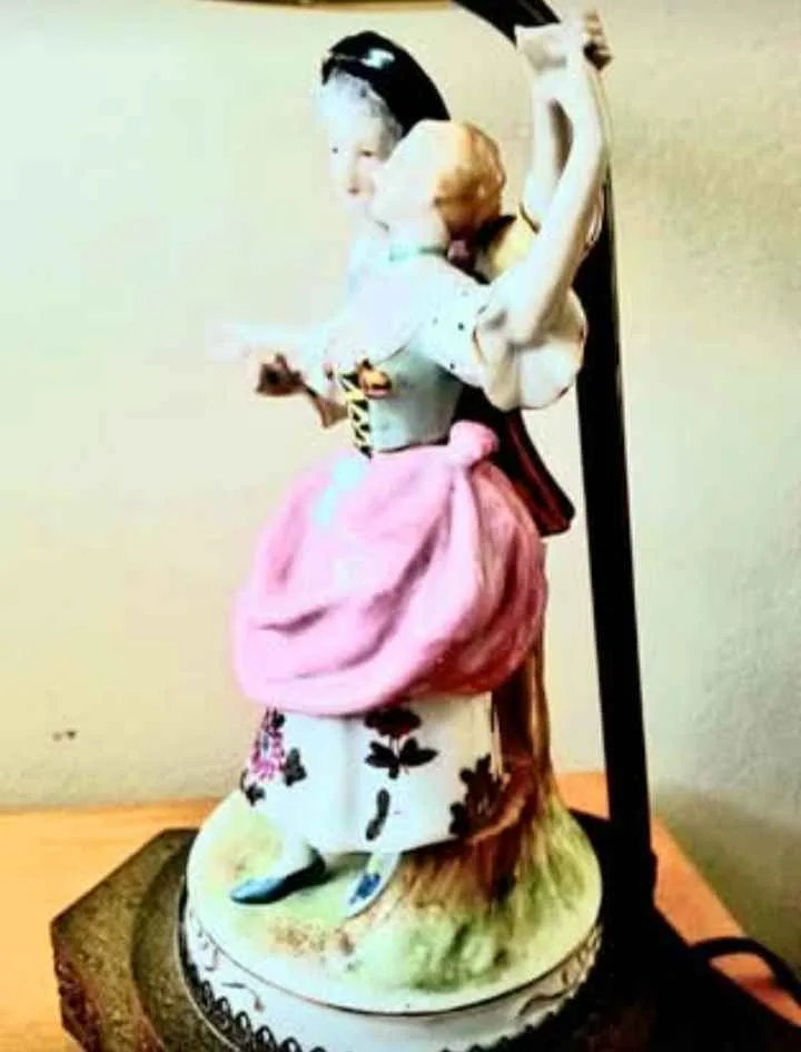 Antique Dresden Table Lamp image indicator(7)
