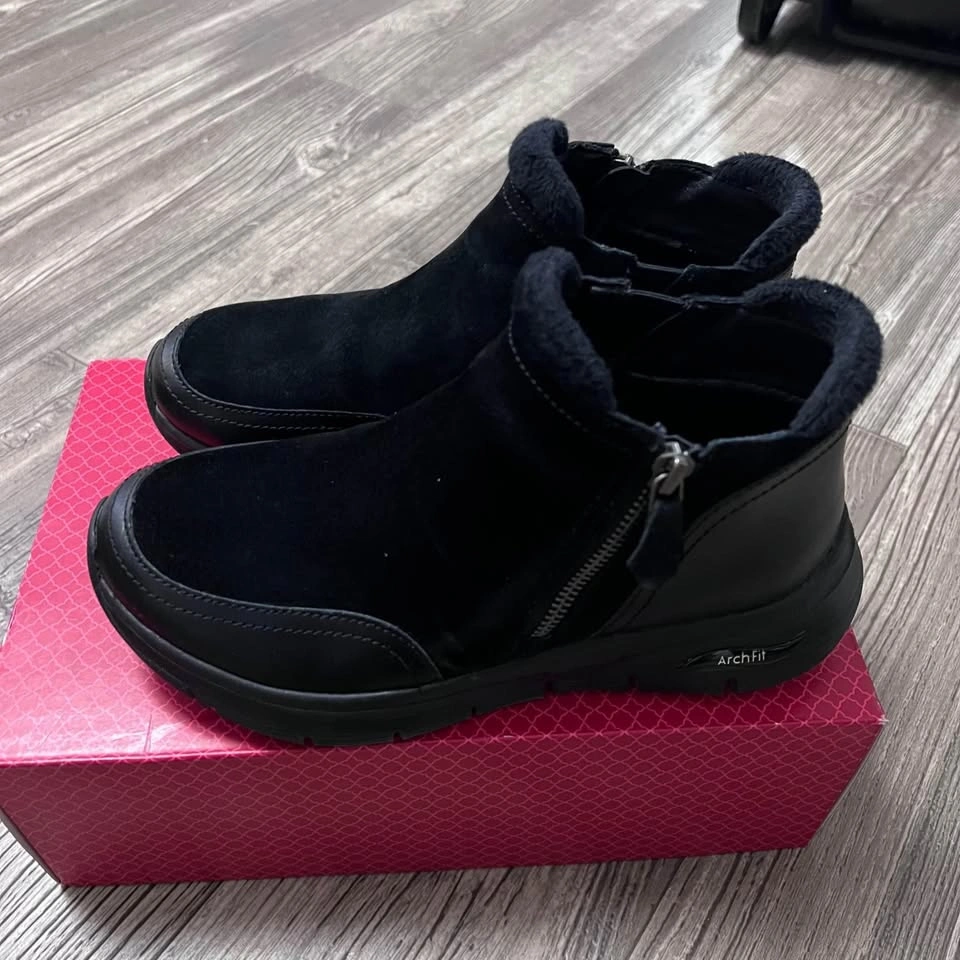 Sketchers Women's Arch Fit Suede Boots - Size 7, Black - photo 2