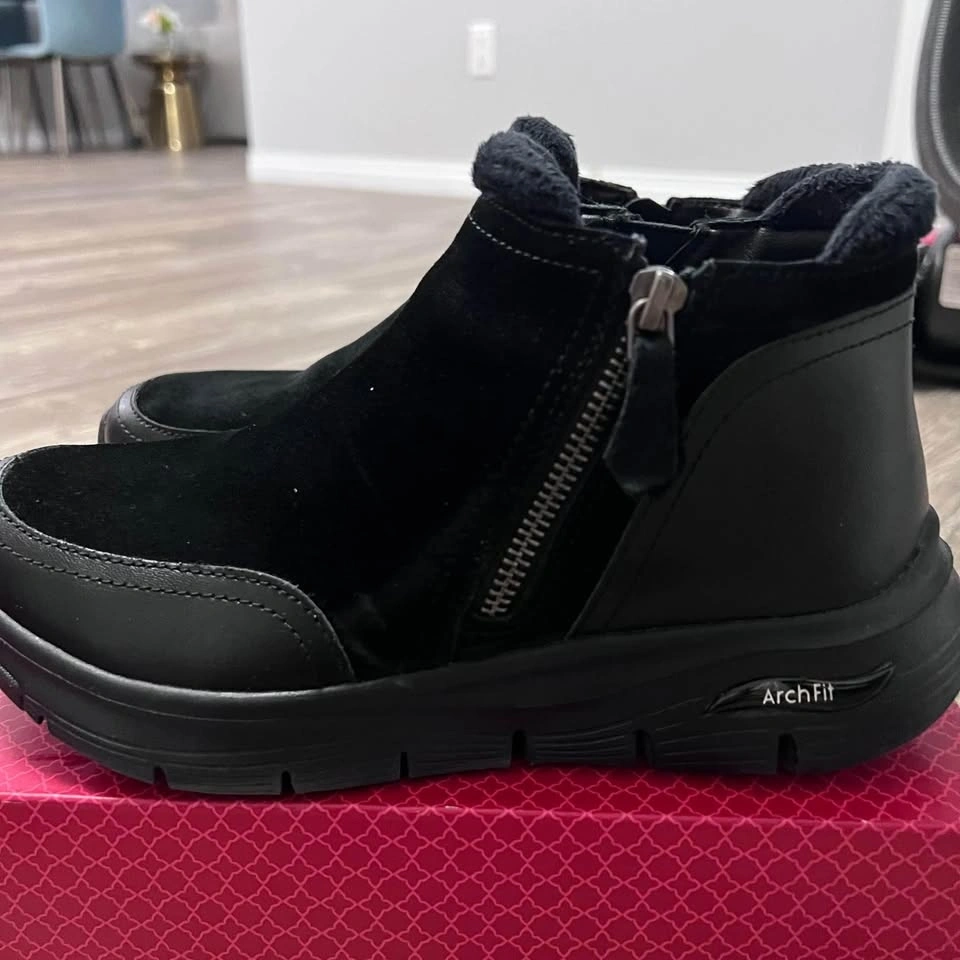 Sketchers Women's Arch Fit Suede Boots - Size 7, Black - photo 3