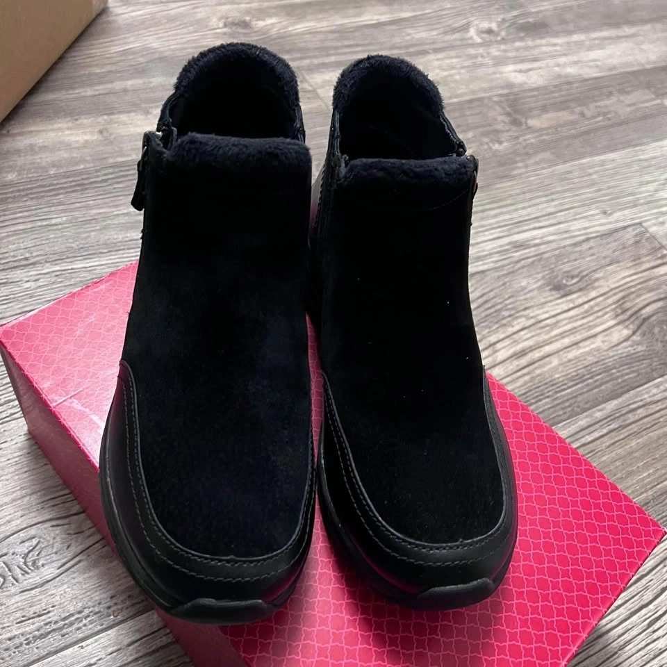 Sketchers Women's Arch Fit Suede Boots - Size 7, Black - photo 4