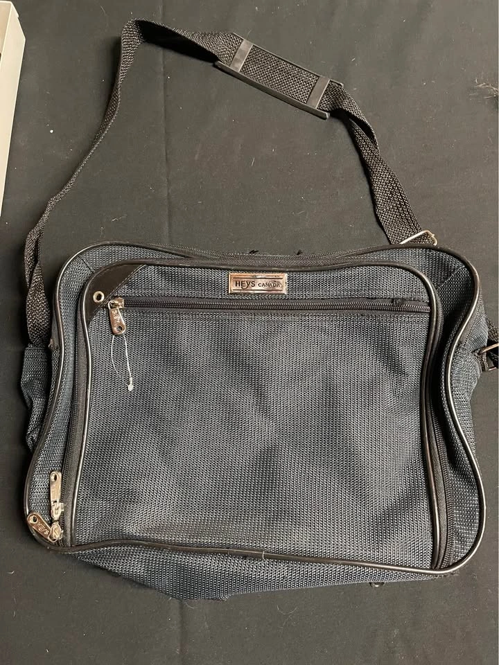 3 Travel Bags Lot - 2 Swiss gear, 1 Heys Canada - photo 3