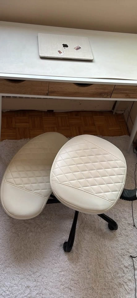 Desk and Ergonomic Chair (Read Description Pls) - photo 2
