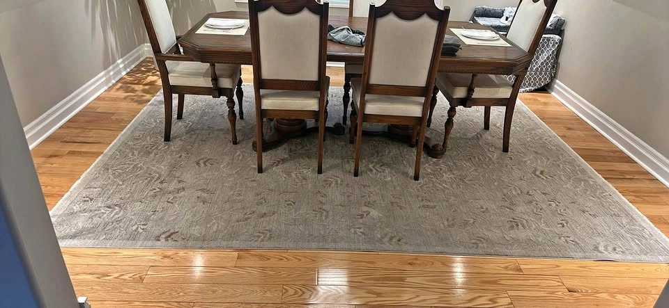 Modern Large Area Rug – Excellent Condition
