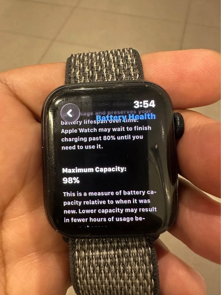 Apple Watch SE GPS, 44mm Midnight Aluminium Case - photo 3