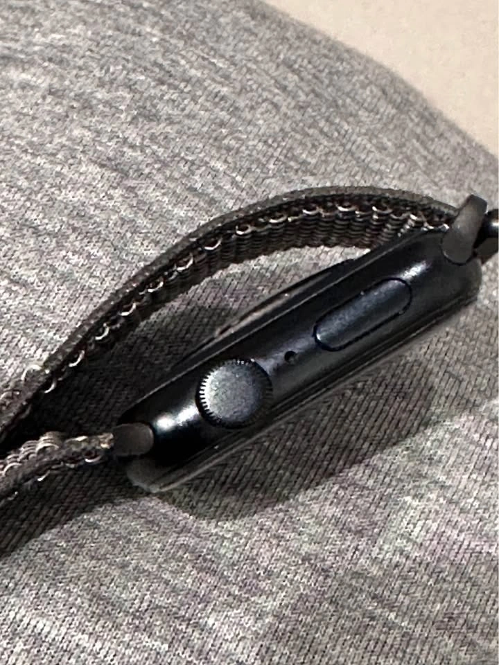 Apple Watch SE GPS, 44mm Midnight Aluminium Case - photo 4