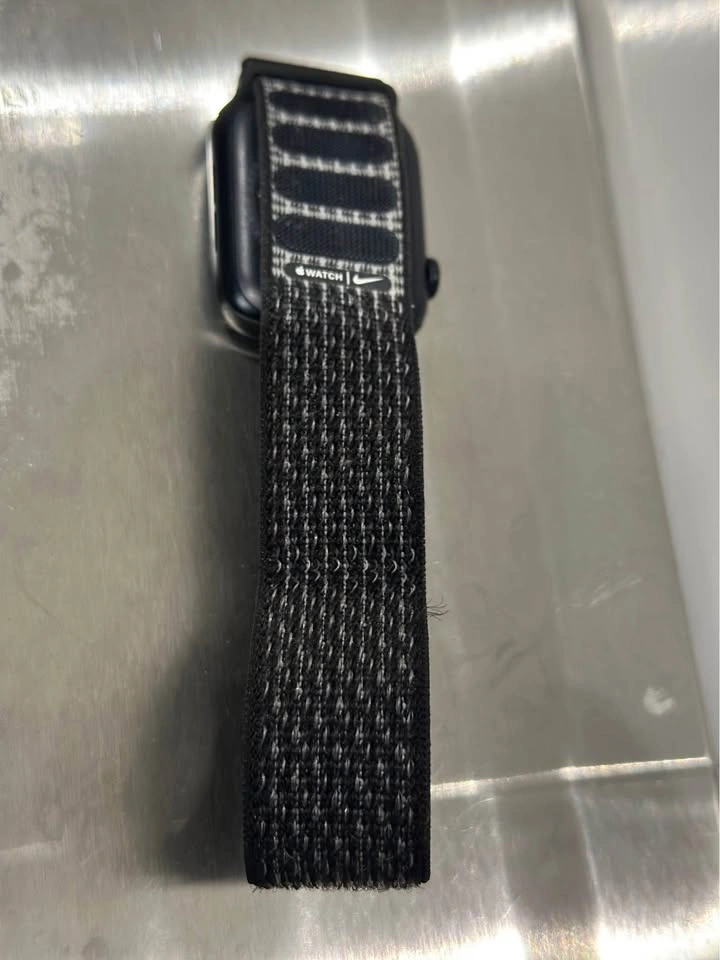 Apple Watch SE GPS, 44mm Midnight Aluminium Case - photo 5