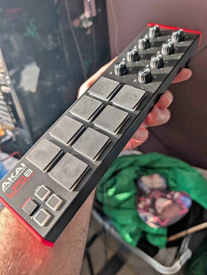 Akai LPD8 mk2 MIDI Pad Controller