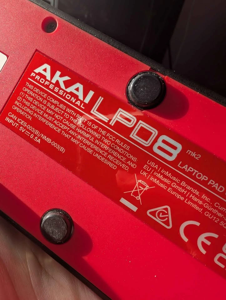 Akai LPD8 mk2 MIDI Pad Controller - photo 2