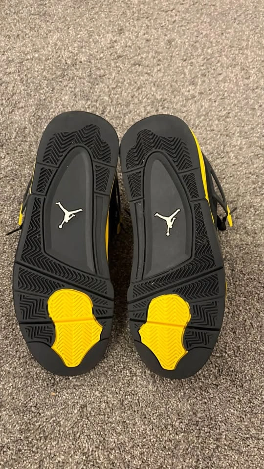 Jordan 4 Retro Thunders (size 9) - photo 2