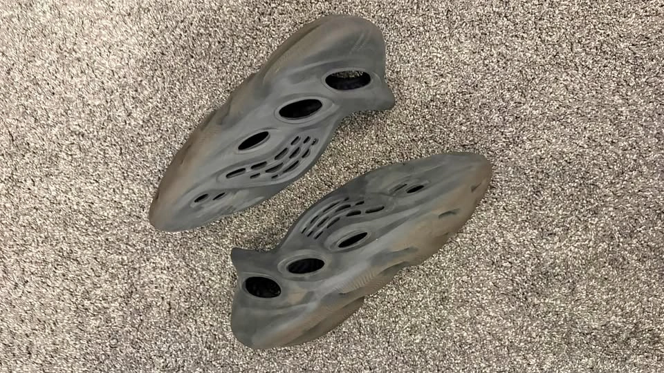 Yeezy Foam RnR Size 10