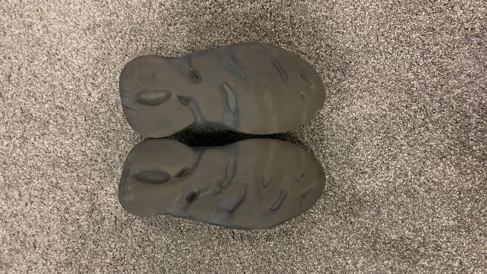 Yeezy Foam RnR Size 10 - photo 2