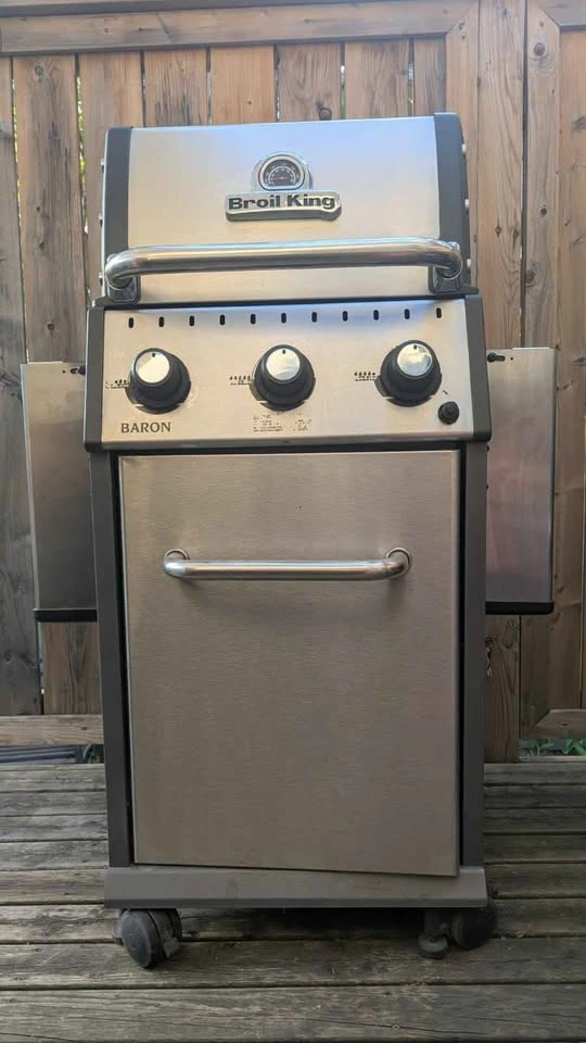 Broil King Baron 320 BBQ + tank, cover, new cast iron grate & ca - photo 4