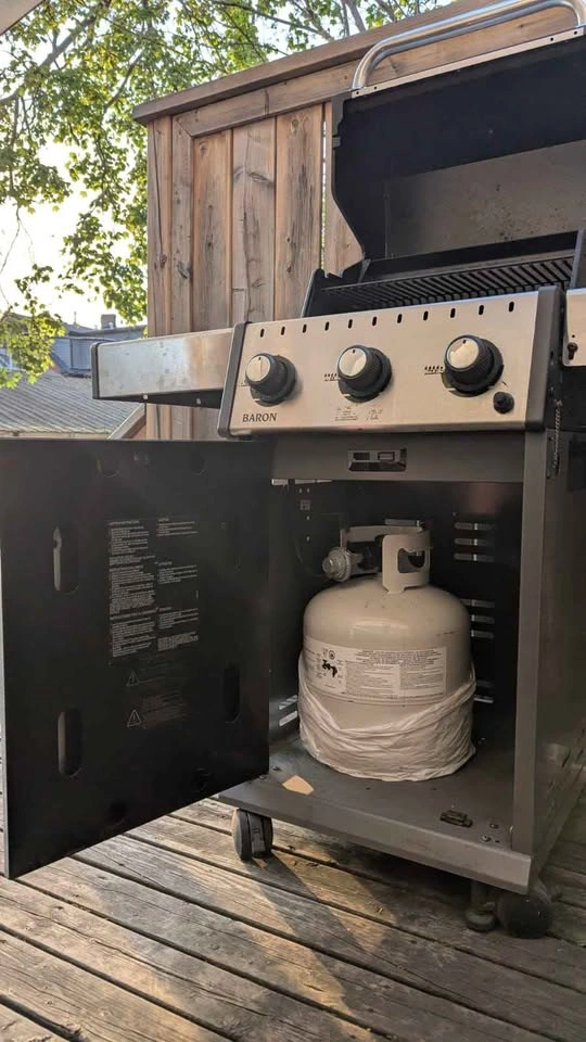 Broil King Baron 320 BBQ + tank, cover, new cast iron grate & ca - photo 5