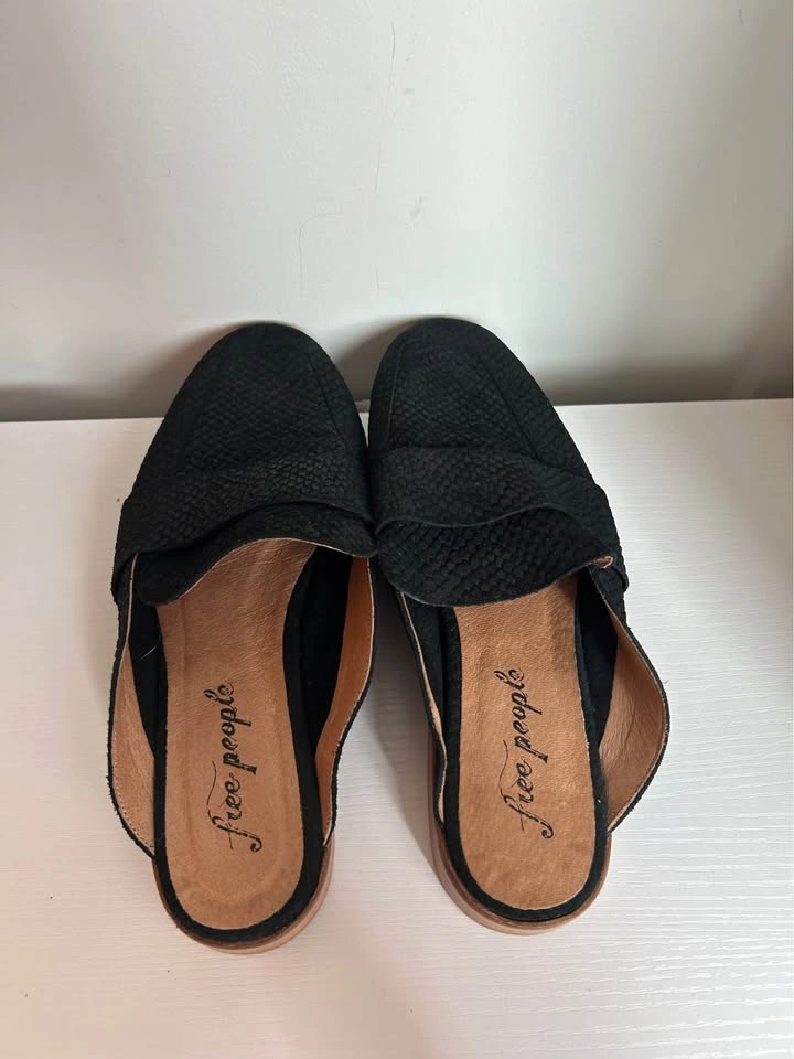 Free People Black Snake Embossed Suede Mules Loafers Size 38 - photo 5