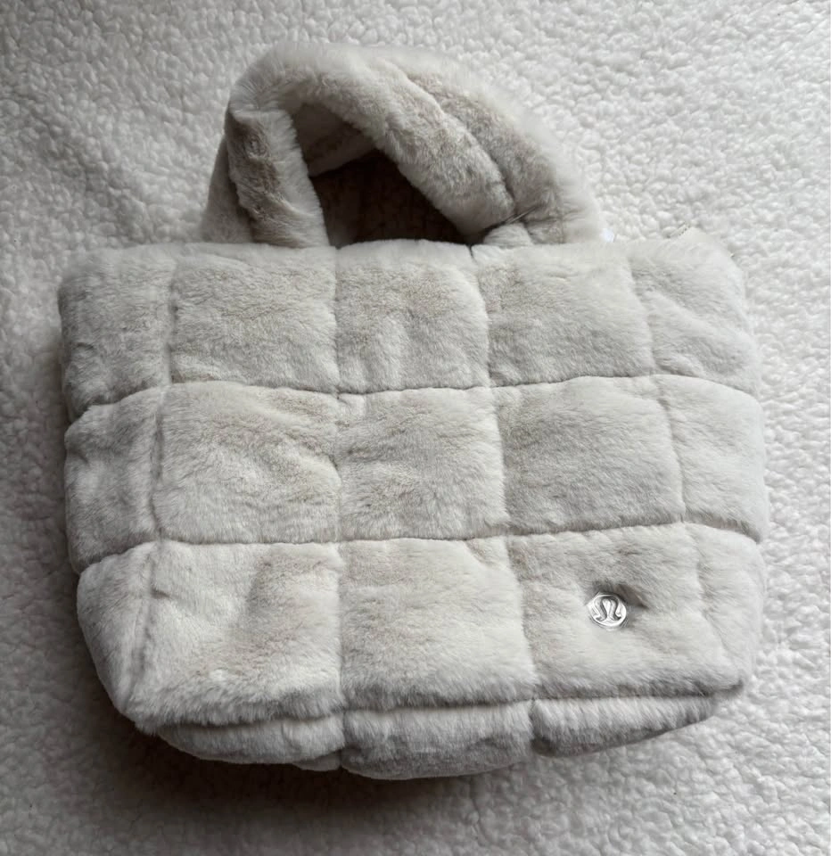 NWT lululemon athletica Quilted Grid Mini 5L Tote - Bone - photo 2
