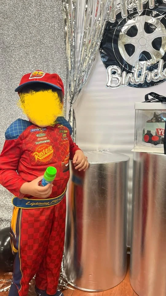 Lightning McQueen costume 2/3 T - photo 3
