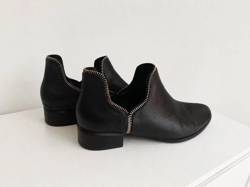 SENSO Bailey Black Leather Gold Zip Ankle Boots Size 36 - photo 2