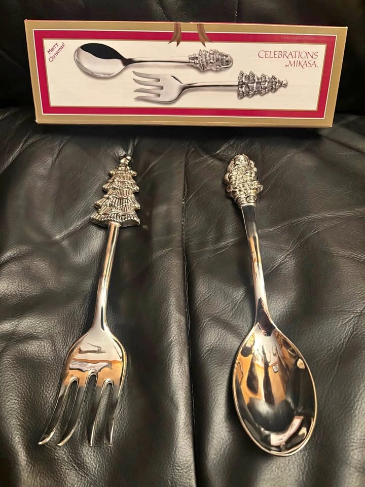 Christmas Serving Set 2-Piece Salad Mikasa Celebrations