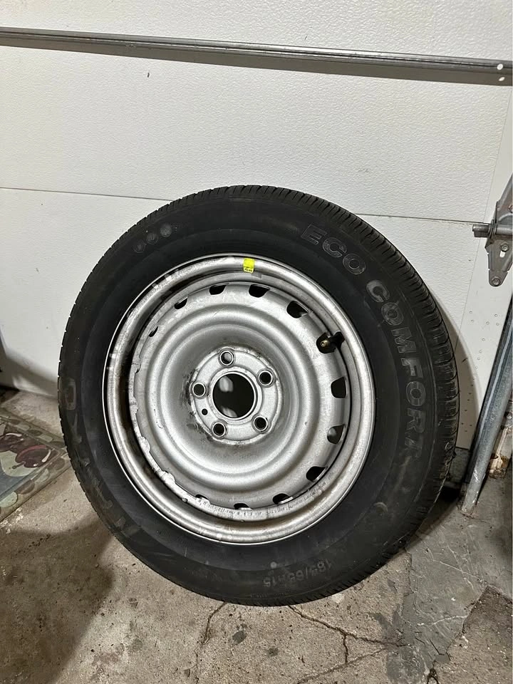 Tire 185 65R15 with rim