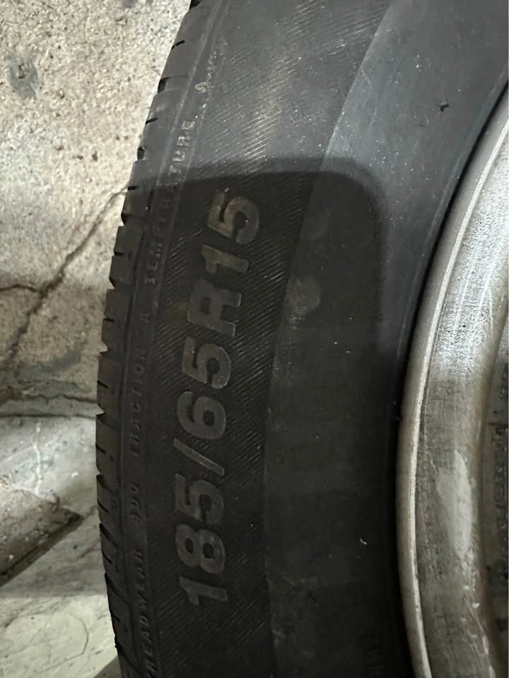 Tire 185 65R15 with rim - photo 2