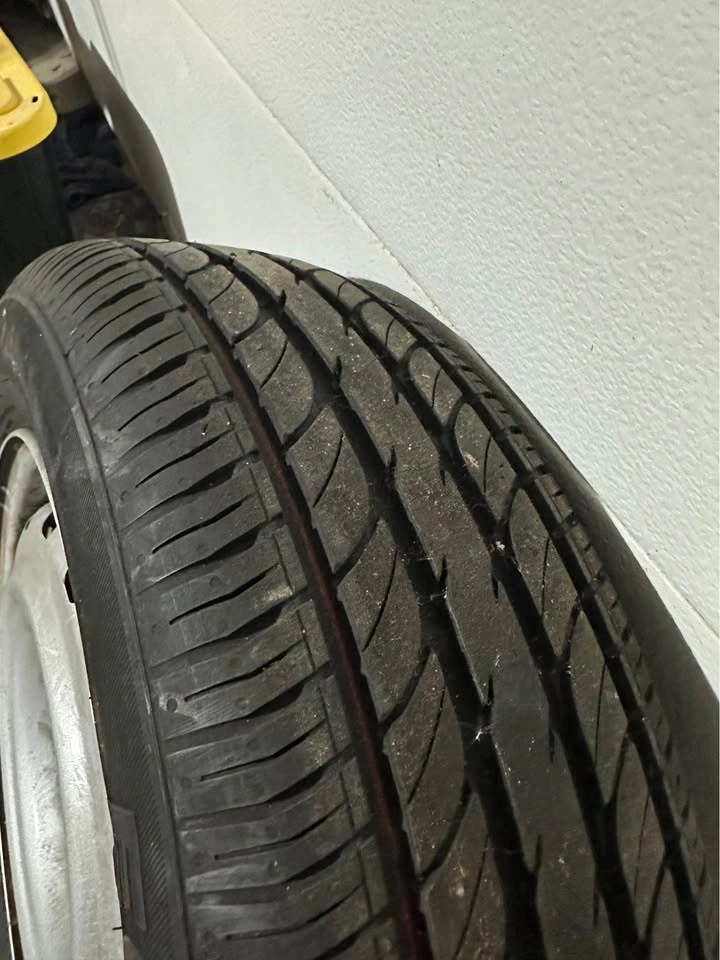 Tire 185 65R15 with rim - photo 3