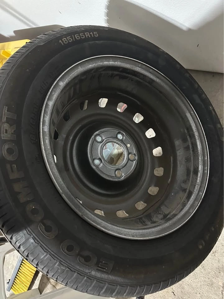 Tire 185 65R15 with rim - photo 5