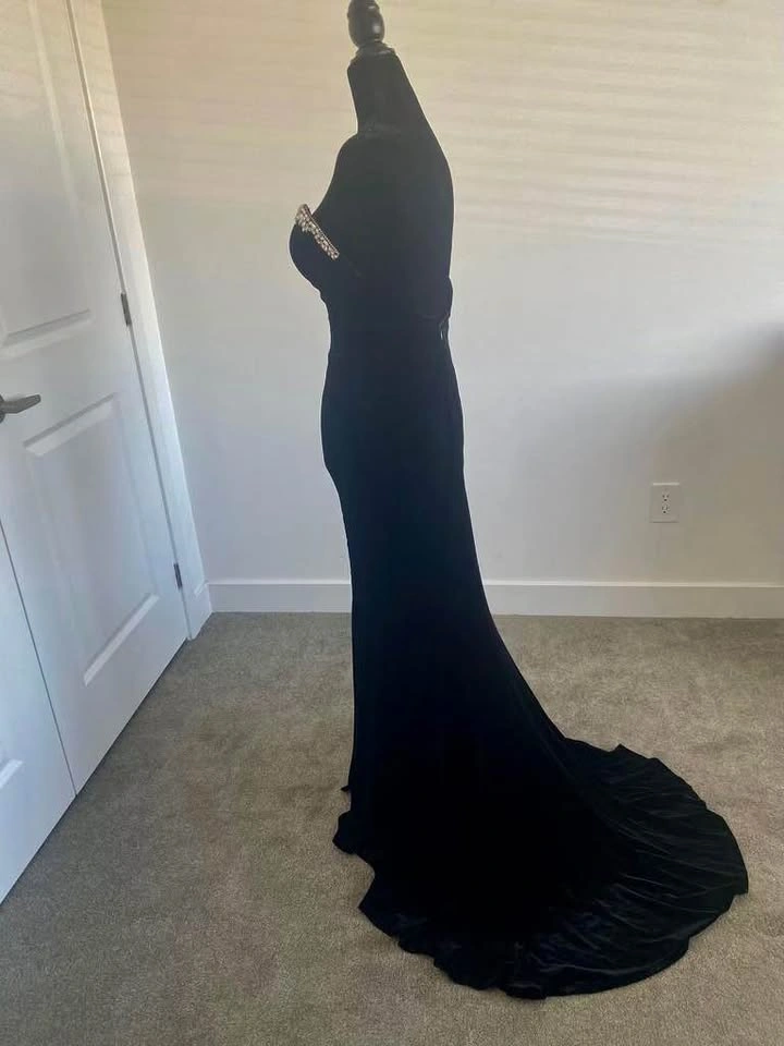 Like New Black Velvet Jovani Dress Size 4 - photo 3